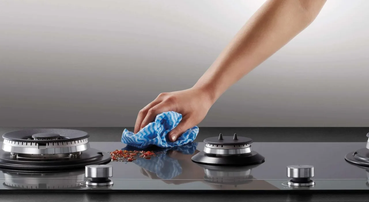 Cucina splendente senza chimica: i 3 ingredienti naturali che cancellano grasso e sporco in pochi minuti