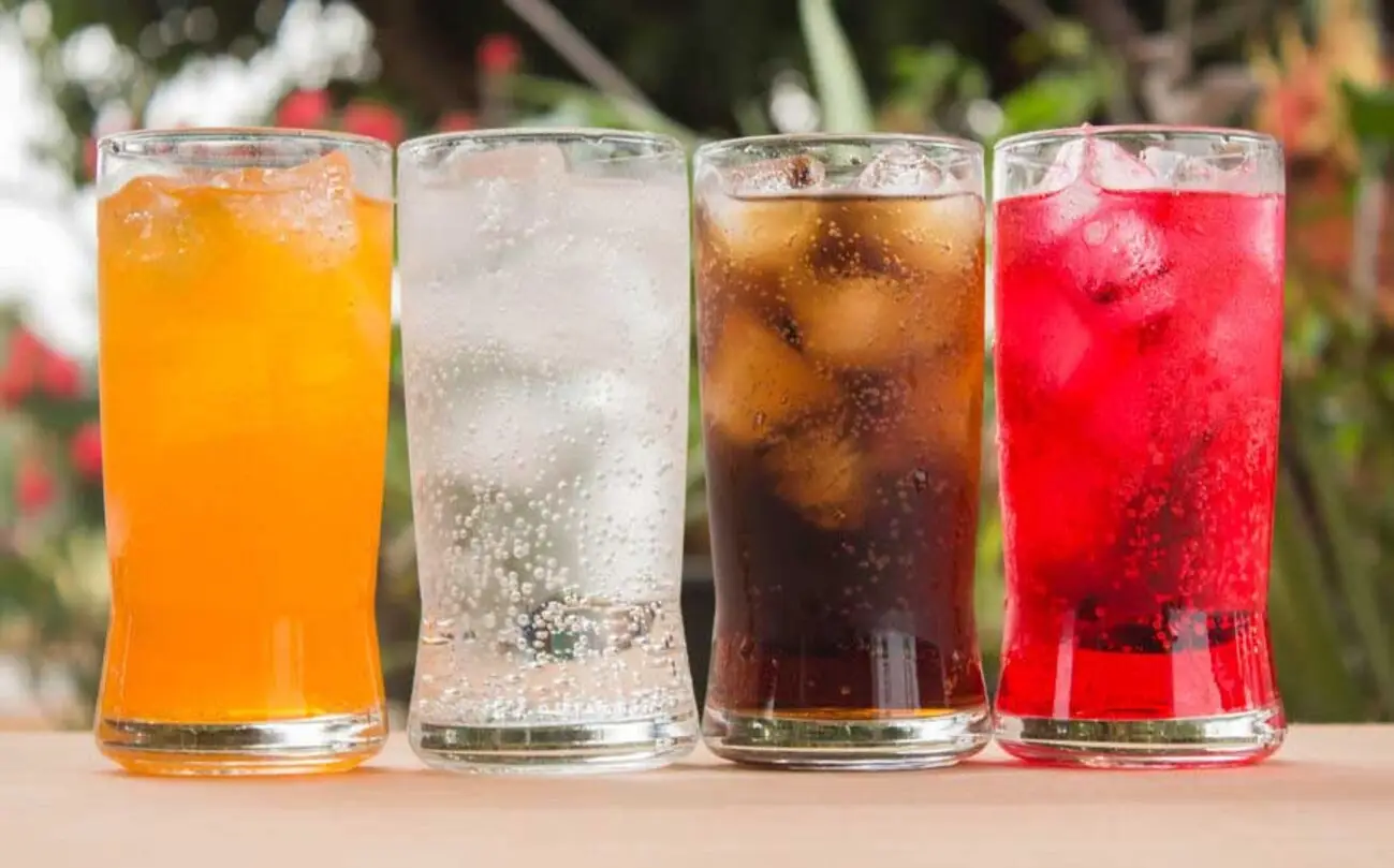 Bevi bibite o bevande? Ecco la differenza nascosta che influisce sulla tua salute