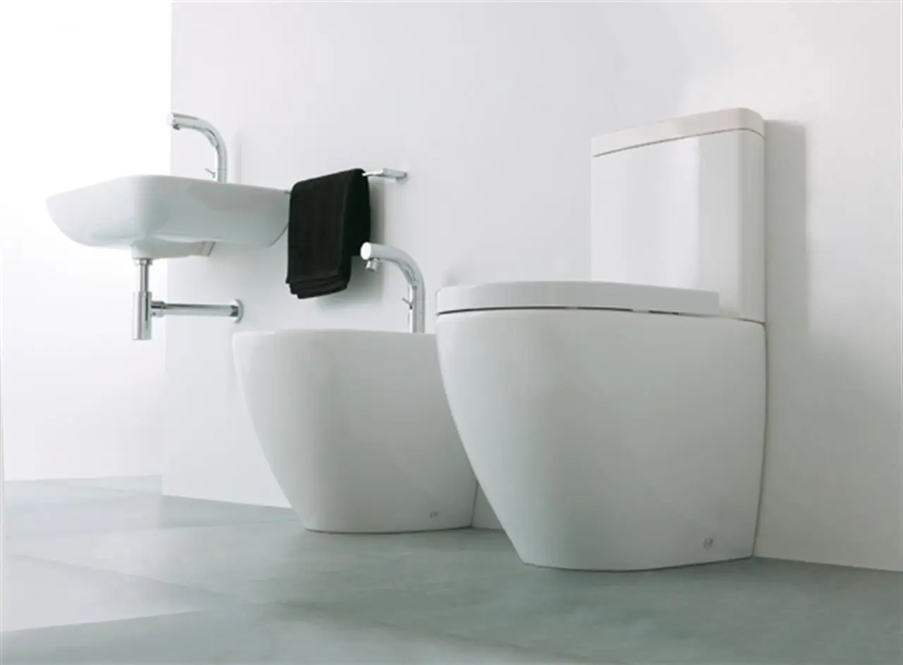 Allerta sanitaria: se trovi questi pezzi bianchi duri nelle feci non ignorarli